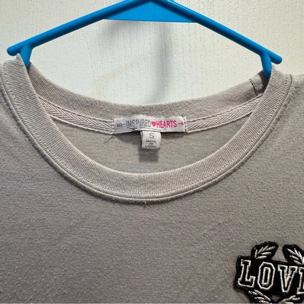 Little girl’s long sleeve orange/gray “love love love” tshirt size Small, school